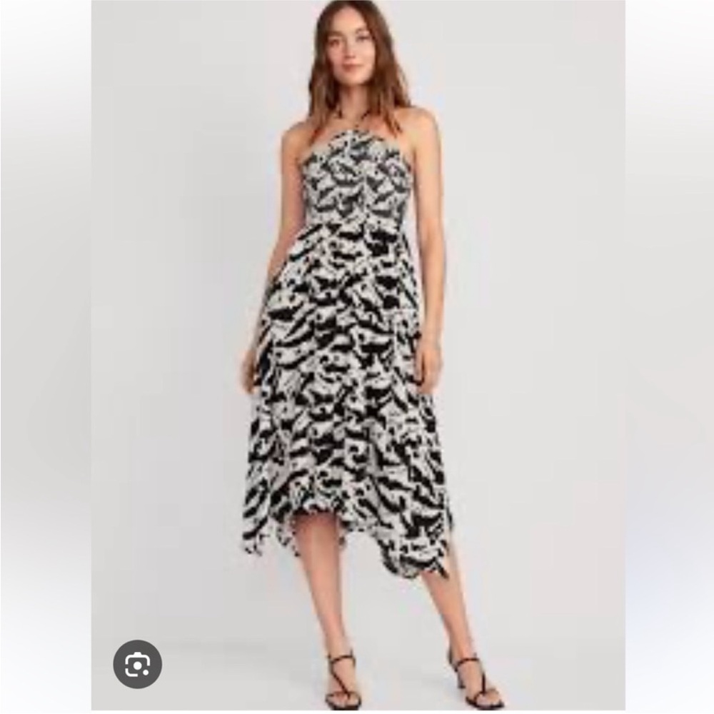 Like new Fit and Flare Printed Crinkled Halter Midi Dress
